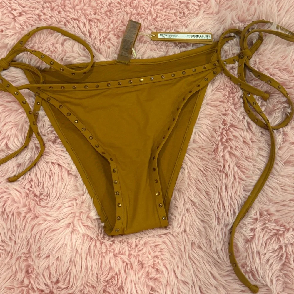 SKIMS BIKINI BOTTOM LARGE ALMOND RHINESTONE STUDDED SUMMER SWIMWEAR‎ VACATION